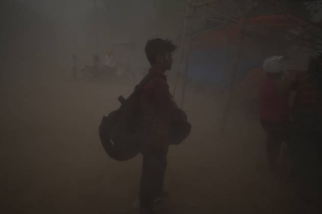 May 13, 2026, Prayagraj, Uttar Pradesh, India: Prayagraj: People during heavy dust storm, in Prayagraj on Wednesday, May 13, 2026. Prayagraj India  - ZUMAv115 20260513_zap_v115_025 Copyright: xPrabhatxKumarxVermax