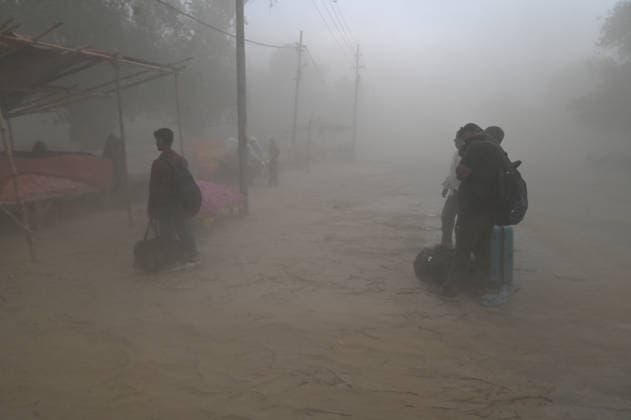 May 13, 2026, Prayagraj, Uttar Pradesh, India: Prayagraj: People during heavy dust storm, in Prayagraj on Wednesday, May 13, 2026. Prayagraj India - ZUMAv115 20260513_zap_v115_027 Copyright: xPrabhatxKumarxVermax