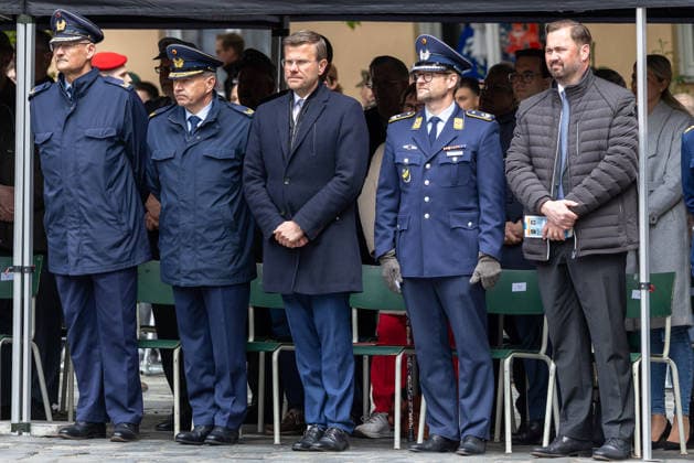 Öffentliches Gelöbnis der Bundeswehr auf dem Sebalder Platz, Nürnberg, 13.05.2026 V.l.n.r.: Brigadegeneral Thomas Hambach (Kommandeur Landeskommando Bayern), Brigadegeneral Gero von Fritschen (Kommandeur Offizierschule der Luftwaffe), Oberbürgermeister Marcus König, Oberstleutnant Christian Zerau (Kommandeur Luftwaffenausbildungsbataillon Germersheim) und CSU-Landtagsabgeordneter Jochen Kohler Nürnberg Bayern Deutschland
