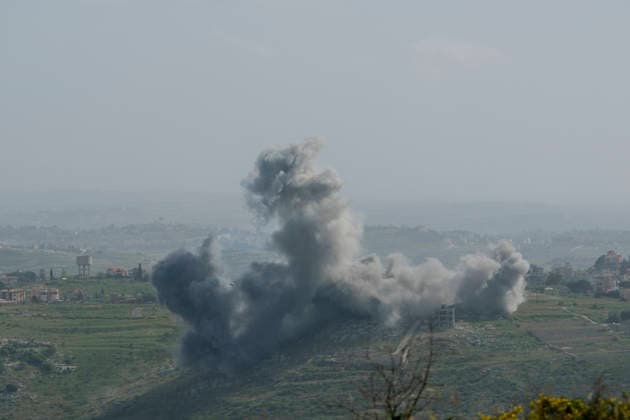 Israeli Airstrikes Hit Southern Lebanon Smoke rises following an Israeli airstrike in Deir Zahrani, southern Lebanon, on May 13, 2026. Cross-border hostilities between Israel and armed groups in Lebanon have continued despite ceasefire efforts and international diplomatic pressure. Jarjouaa Nabatiye Lebanon Copyright: xCourtneyxBonneaux
