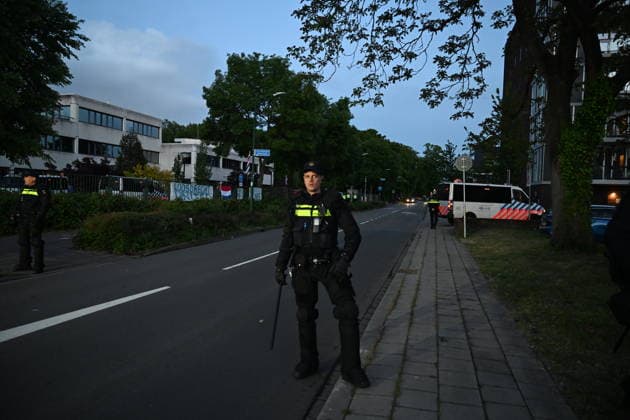 Violent Protest at Asylum Shelter in Loosdrecht LOOSDRECHT, NETHERLANDS - MAY 13: Police officers and emergency services respond after a protest outside a temporary asylum shelter turned violent, leading to several arrests after demonstrators reportedly set fires and launched projectiles near the facility in Loosdrecht, Netherlands, on May 13, 2026. Mouneb Taim Anadolu Loosdrecht Netherlands. Editorial use only. Please get in touch for any other usage.  Copyright: x2026xAnadoluxMounebxTaimx