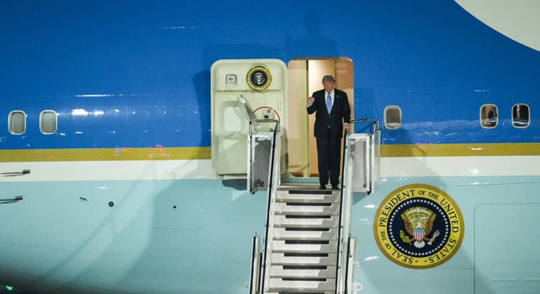BEIJING, CHINA - MAY 13: U.S. President Donald Trump departs Air Force One at Beijing Capital International Airport on May 13, 2026 in Beijing, China. U.S. President Donald Trump arrived in Beijing on Wednesday evening for a state visit to China.  Copyright: xVCGx 111641204772