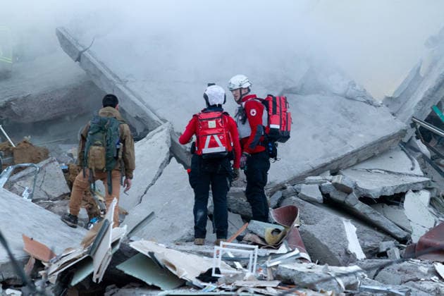 First responders carry out emergency operations at nine-storey apartment blocks damaged by a Russian missile and drone strike in Kyiv, Ukraine, on May 14, 2026. Russia launched a massive attack on the Ukrainian capital, deploying more than 670 strike drones and 56 missiles of various types. The attack damaged 11 multi-storey residential buildings, cars, a supermarket, two car dealerships, two petrol stations, a business centre, and a service station. At least one person was killed, and 33 were injured, including a two-month-old baby. (Photo by Kyrylo Chubotin Ukrinform) Kyiv comes under massive attack of Russian drones and missiles Copyright: xKirillxChubotinx
