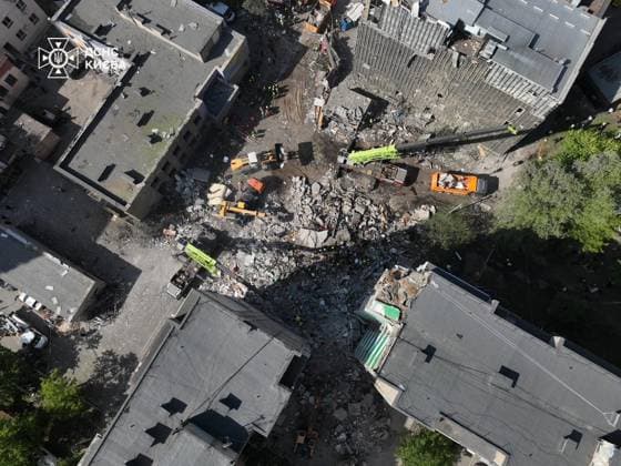 Two killed in Russian drone strikes on a residential area in Kyiv KYIV, UKRAINE - MAY 14: (----EDITORIAL USE ONLY – MANDATORY CREDIT - STATE EMERGENCY SERVICE OF UKRAINE HANDOUT - NO MARKETING NO ADVERTISING CAMPAIGNS - DISTRIBUTED AS A SERVICE TO CLIENTS----) Search and rescue operations are ongoing following a Russian strike on a multi-story residential building in the Darnytskyi district of Kyiv, Ukraine on May 14, 2026. 2 people have been confirmed dead. Emergency responders have rescued 28 people. Rescuers have already removed more than 20 cubic meters of debris from the destroyed structures and evacuated 5 damaged vehicles. State Emergency Service of Ukraine Anadolu Kyiv Ukraine. Editorial use only. Please get in touch for any o  Copyright: x2026xAnadoluxStatexEmergencyxServicexofxUkrainex