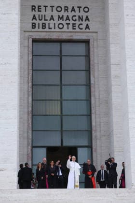 IPA84672953 - Rome - Italy, May 14, 2026: Institutional visit of His Holiness Pope Leo XIV to Sapienza University of Rome. The meeting with the Roman academic community represented a moment of discussion on the themes of education, research and the role of new generations in contemporary society.  Copyright: xmarcoxiacobuccix xmarcoxiacobuccix 84672953