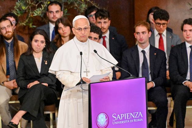 May 14, 2026, Rome, Rome, Italy: Pope Leo XIV visits Sapienza University on a pastoral visit, Rome, May 14, 2025 Rome Italy  - ZUMAa289 20260514_zia_a289_038 Copyright: xMariaxLauraxAntonellix xAgfx