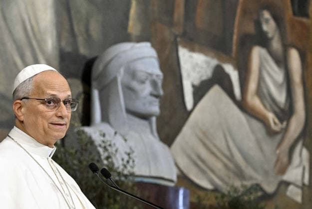 Pope Leo XIV Visits The Sapienza University of Rome - Rome Pope Leo XIV makes pastoral visit to the Sapienza University of Rome, Italy on May 14, 2026. In his speech he urged young people to reject resignation, become ‘artisans of true peace,’ and warned against rising military spending and the dangers of artificial intelligence in war. The Sapienza University of Rome was founded in 1303 and is one of the world s oldest universities. With over 110,000 students, it is also the largest university in Europe. Photo by (EV) Simone Risoluti Vatican Media ABACAPRESS.COM Rome Italy  Copyright: xABACAx