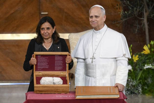 Pope Leo XIV Visits The Sapienza University of Rome - Rome Pope Leo XIV makes pastoral visit to the Sapienza University of Rome, Italy on May 14, 2026. LEFT: Antonella Polimeni, rector of the Sapienza. In his speech he urged young people to reject resignation, become ‘artisans of true peace,’ and warned against rising military spending and the dangers of artificial intelligence in war. The Sapienza University of Rome was founded in 1303 and is one of the world s oldest universities. With over 110,000 students, it is also the largest university in Europe. Photo by (EV) Mario Tomassetti Vatican Media ABACAPRESS.COM Rome Italy  Copyright: xABACAx