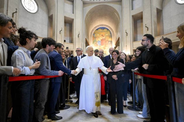 Pope Leo XIV Visits The Sapienza University of Rome - Rome Pope Leo XIV makes pastoral visit to the Sapienza University of Rome, Italy on May 14, 2026. In his speech he urged young people to reject resignation, become ‘artisans of true peace,’ and warned against rising military spending and the dangers of artificial intelligence in war. The Sapienza University of Rome was founded in 1303 and is one of the world s oldest universities. With over 110,000 students, it is also the largest university in Europe. Photo by (EV) Simone Risoluti Vatican Media ABACAPRESS.COM Rome Italy  Copyright: xABACAx
