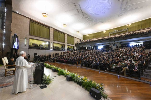 Pope Leo XIV Visits The Sapienza University of Rome - Rome Pope Leo XIV makes pastoral visit to the Sapienza University of Rome, Italy on May 14, 2026. In his speech he urged young people to reject resignation, become ‘artisans of true peace,’ and warned against rising military spending and the dangers of artificial intelligence in war. The Sapienza University of Rome was founded in 1303 and is one of the world s oldest universities. With over 110,000 students, it is also the largest university in Europe. Photo by (EV) Simone Risoluti Vatican Media ABACAPRESS.COM Rome Italy  Copyright: xABACAx