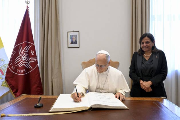 Pope Leo XIV Visits The Sapienza University of Rome - Rome Pope Leo XIV makes pastoral visit to the Sapienza University of Rome, Italy on May 14, 2026. RIGHT: Antonella Polimeni, rector of the Sapienza. In his speech he urged young people to reject resignation, become ‘artisans of true peace,’ and warned against rising military spending and the dangers of artificial intelligence in war. The Sapienza University of Rome was founded in 1303 and is one of the world s oldest universities. With over 110,000 students, it is also the largest university in Europe. Photo by (EV) Simone Risoluti Vatican Media ABACAPRESS.COM Rome Italy  Copyright: xABACAx