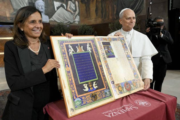 Pope Leo XIV Visits The Sapienza University of Rome - Rome Pope Leo XIV makes pastoral visit to the Sapienza University of Rome, Italy on May 14, 2026. LEFT: Antonella Polimeni, rector of the Sapienza. In his speech he urged young people to reject resignation, become ‘artisans of true peace,’ and warned against rising military spending and the dangers of artificial intelligence in war. The Sapienza University of Rome was founded in 1303 and is one of the world s oldest universities. With over 110,000 students, it is also the largest university in Europe. Photo by (EV) Simone Risoluti Vatican Media ABACAPRESS.COM Rome Italy  Copyright: xABACAx