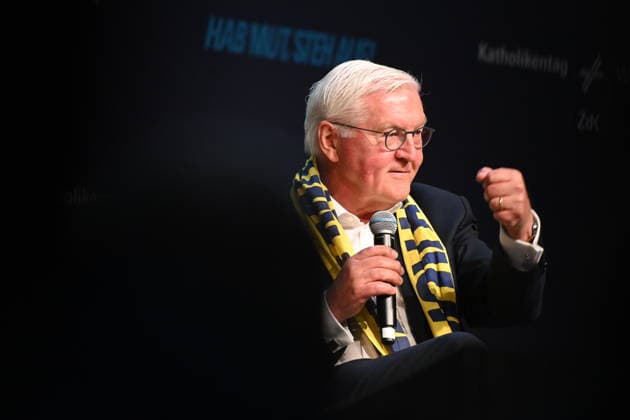 Podiumsdiskussion Wir sind die Demokratie - Ein Ehrentag fuer Zusammenhalt und Engagement auf dem Katholikentag in Wuerzburg. (Foto vom 14.05.2026: Bundespraesident Frank-Walter Steinmeier) Bis Sonntag werden beim 104. Deutschen Katholikentag unter dem biblischen Leitwort Hab Mut, steh auf! mehrere zehntausend Teilnehmende zu insgesamt 900 Veranstaltungen erwartet. Das Treffen soll angesichts von Krieg, Klimawandel, sozialer Spaltung sowie Vertrauenskrisen in Politik und Kirche dazu ermutigen, nach Wegen fuer die Zukunft zu suchen. (Siehe epd-Meldung vom 14.05.2026) EDITORIAL USE ONLY