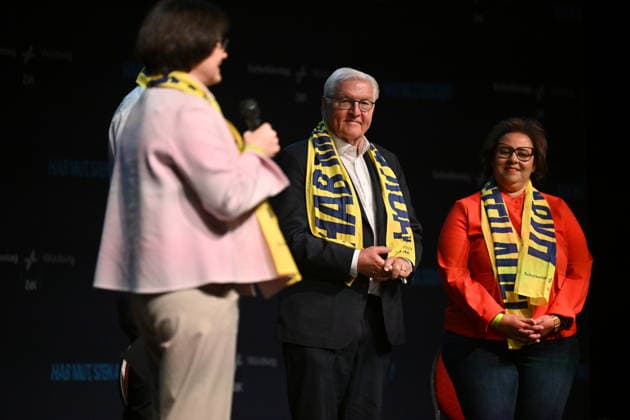 Podiumsdiskussion Wir sind die Demokratie - Ein Ehrentag fuer Zusammenhalt und Engagement auf dem Katholikentag in Wuerzburg. (Foto vom 14.05.2026: Moderatorin Anne Reidt; Bundespraesident Frank-Walter Steinmeier; Nadine Mersch, Vorsitzende des Dioezesankomitees im Erzbistum Paderborn (v.l.n.r)) Bis Sonntag werden beim 104. Deutschen Katholikentag unter dem biblischen Leitwort Hab Mut, steh auf! mehrere zehntausend Teilnehmende zu insgesamt 900 Veranstaltungen erwartet. Das Treffen soll angesichts von Krieg, Klimawandel, sozialer Spaltung sowie Vertrauenskrisen in Politik und Kirche dazu ermutigen, nach Wegen fuer die Zukunft zu suchen. (Siehe epd-Meldung vom 14.05.2026) EDITORIAL USE ONLY