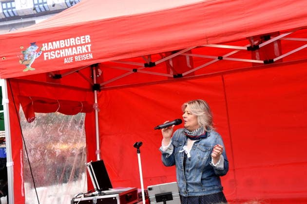 Tanja Steiling Saengerin Hamburger Fischmarkt Muenchen 14.05.2026 Wittelsbacherplatz Hamburger Fischmarkt Eroeffnung Foto Muenchen