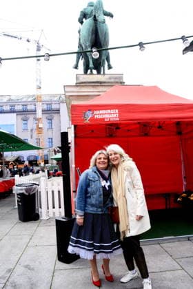 Tanja Steiling Saengerin Hamburger Fischmarkt Linda Jo Rizzo Saengerin Muenchen 14.05.2026 Wittelsbacherplatz Hamburger Fischmarkt Eroeffnung Foto Muenchen
