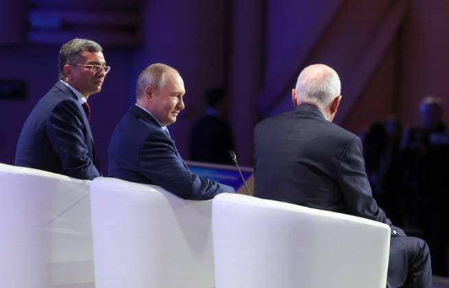 Russia Putin Engineering Union Congress 9165000 14.05.2026 Chairman of the State Duma Committee on Industry and Trade Vladimir Gutenev, Russian President Vladimir Putin and Rostec State Corporation CEO Sergei Chemezov attend the 10th Congress of the Russian Engineering Union at the Russia National Centre in Moscow, Russia. Mikhail Metzel Sputnik Moscow Russia  Copyright: xMikhailxMetzelx
