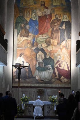 ITALY - POPE LEO XIV DURING A VISIT TO THE SAPIENZA UNIVERSITY IN ROME- 2026 5 14 Italy, Rome, 2026 5 14 Pope Leo XIV prays in the chapel during a visit to the Sapienza University of Rome EDITORIAL USE ONLY - NO BOOKS Copyright: xALESSIAxGIULIANIx