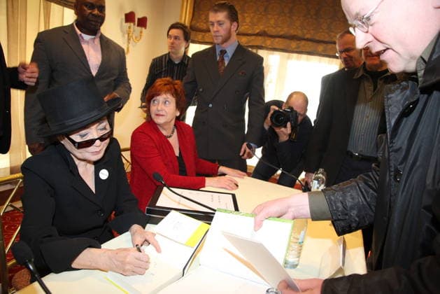Yoko ONO PK Wien, Hotel Sacher, 02. 03. 2012 Yoko ONO, Valie EXPORT