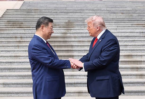 US President Donald Trump (R) shakes hands with China s President Xi Jinping during a visit to the Temple of Heaven in Beijing, China, on Thursday, May 14, 2026.  CHN202605061411 ChinesexForeignxMinistry