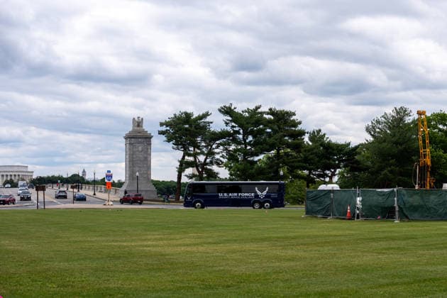 May 14, 2026, Arlington, Va, United States: Contractors have start preparation work for President Donald TrumpÃ¢â‚¬â ¢s proposed new arch in Washington, D.C. on May 14, 2026. Arlington United States  - ZUMAl312 20260514_znp_l312_021 Copyright: xAndrewxLeydenx