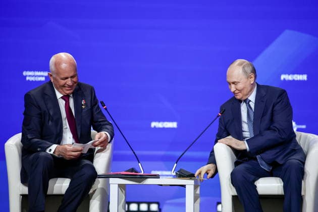 RUSSIA, MOSCOW - MAY 14, 2026: Russia s President Vladimir Putin (R) and Rostec CEO Sergei Chemezov attend the 10th Congress of the Russian Engineering Union at the Russia National Centre. Mikhail Tereshchenko TASS  92459931