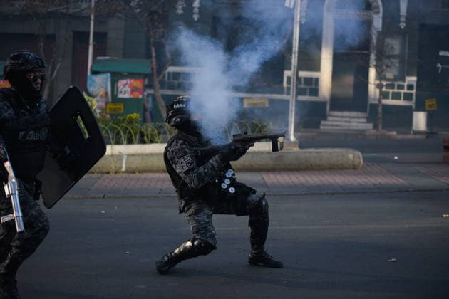 Miners attempt to break through police cordon in La Paz LA PAZ, BOLIVIA - MAY 14: A police officer fires tear gas at protesting miners during clashes with protesting miners, who demanded fuel supplies, access to explosives and improved mining conditions, in downtown La Paz, Bolivia, on May 14, 2026. Carlos Sanchez Navas Anadolu La Paz Bolivia. Editorial use only. Please get in touch for any other usage.  Copyright: x2026xAnadoluxCarlosxSanchezxNavasx