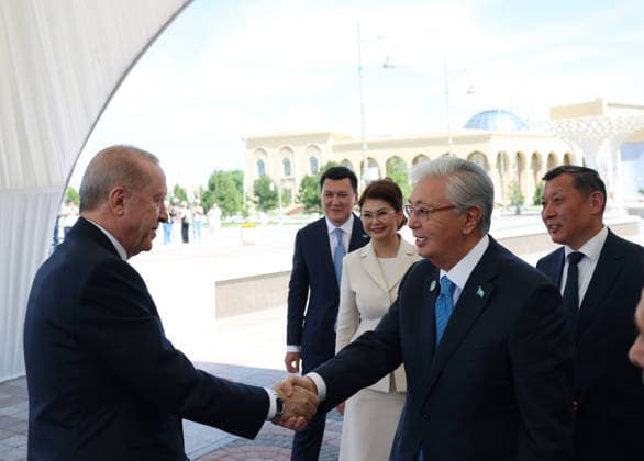 Informal Summit of the Organization of Turkic States in Kazakhstan TURKISTAN, KAZAKHSTAN - MAY 15: (----EDITORIAL USE ONLY - MANDATORY CREDIT - TURKISH PRESIDENCY HANDOUT - NO MARKETING NO ADVERTISING CAMPAIGNS - DISTRIBUTED AS A SERVICE TO CLIENTS----) Turkish President Recep Tayyip Erdogan is welcomed by Kazakh President Kassym-Jomart Tokayev ahead of the Informal Summit of the Organization of Turkic States (OTS) at the Turkistan Congress Center in Turkistan, Kazakhstan on May 15, 2026. Turkish Presidency Anadolu Turkistan Kazakhstan. Editorial use only. Please get in touch for any other usage.  Copyright: x2026xAnadoluxTurkishxPresidencyx