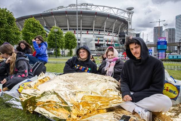 AMSTERDAM - Harry Styles fans at the Johan Cruijff ArenA, the day before the British singer begins his ten-day concert series. The ten concerts in Amsterdam are the only ones on the European mainland and hundreds of thousands of fans are expected at the concerts. DINGENA MOL ANP netherlands out - belgium out  Copyright: xx x558353896x originalFilename: 558353896