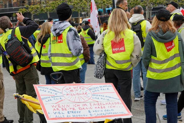 Ohne uns kein Geschäft 15.05.2026 Bundesweiter Streik im Handel - Erster Streik für mehr angemessenen Lohn in der Tarifrunde in Hessen in Frankfurt (und Kassel) mit Demonstrationszug vom DGB-Haus zur Kundgebung an der Hauptwache Frankfurt Main Hessen Deutschland