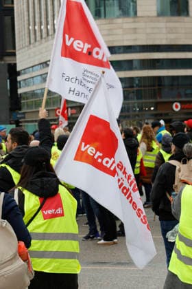 Ohne uns kein Geschäft 15.05.2026 Bundesweiter Streik im Handel - Erster Streik für mehr angemessenen Lohn in der Tarifrunde in Hessen in Frankfurt (und Kassel) mit Demonstrationszug vom DGB-Haus zur Hauptwache Frankfurt Main Hessen Deutschland