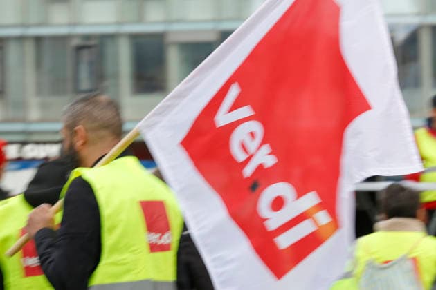 Ohne uns kein Geschäft 15.05.2026 Bundesweiter Streik im Handel - Erster Streik für mehr angemessenen Lohn in der Tarifrunde in Hessen in Frankfurt (und Kassel) mit Demonstrationszug vom DGB-Haus zur Hauptwache Frankfurt Main Hessen Deutschland