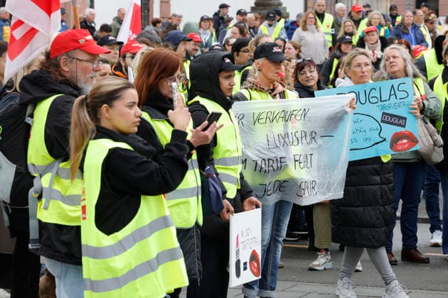 Ohne uns kein Geschäft 15.05.2026 Bundesweiter Streik im Handel - Erster Streik für mehr angemessenen Lohn in der Tarifrunde in Hessen in Frankfurt (und Kassel) mit Demonstrationszug vom DGB-Haus zur Kundgebung an der Hauptwache Frankfurt Main Hessen Deutschland
