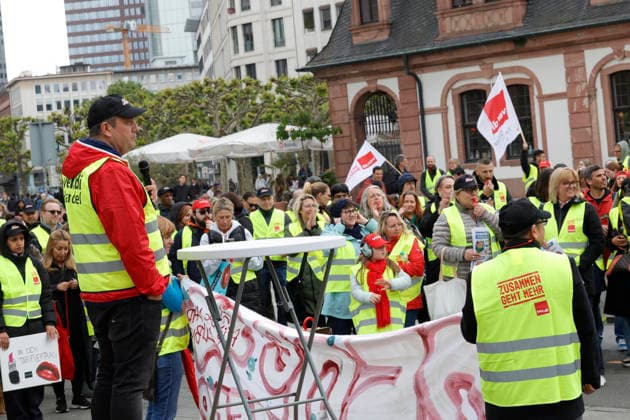 Ohne uns kein Geschäft 15.05.2026 Bundesweiter Streik im Handel - Erster Streik für mehr angemessenen Lohn in der Tarifrunde in Hessen in Frankfurt (und Kassel) mit Demonstrationszug vom DGB-Haus zur Kundgebung an der Hauptwache Frankfurt Main Hessen Deutschland