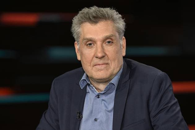 Dr. Oliver von Wrochem (Historiker) 05 26 her Dr. Oliver von Wrochem am 14. Mai 2026 in Markus Lanz , ZDF (Aufzeichnung vom 4. Mai 2026) TV Fernsehen Talkshow Talk Show Deutschland deutsch deutscher Mann Leiter KZ-Gedenkstätte Neuengamme Geschichtswissenschaftler german historian quer Porträt neutral