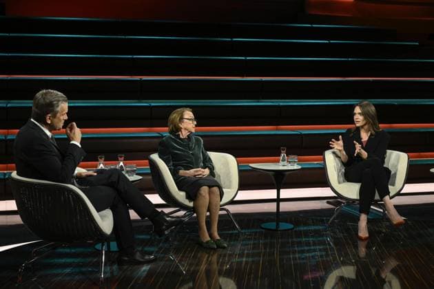 Talkrunde bei Markus Lanz , ZDF 05 26 her Markus Lanz, Eva Umlauf und Ruth-Anne Damm (v. li.) am 14. Mai 2026 in Markus Lanz , ZDF (Aufzeichnung vom 4. Mai 2026) TV Fernsehen Talkshow Talk Show Deutschland deutsch Mann deutsche Frau Frauen slowakisch-deutsche Psychotherapeutin Kinderärztin Ärztin KZ-Überlebende Unternehmerin Sozialunternehmerin Zweitzeugen Italien italienisch italienischer italienisch-deutscher Moderator Fotografie Fotograf Journalist Journalismus Autor german slovakian female physician doctor psychotherapist enterpriser social journalism german-italian presenter host photographer author quer ganz freistellbar sitzend zuhörend sprechend gestikulierend