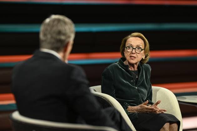 Markus Lanz mit Eva Umlauf 05 26 her Markus Lanz und Eva Umlauf am 14. Mai 2026 in Markus Lanz , ZDF (Aufzeichnung vom 4. Mai 2026) TV Fernsehen Talkshow Talk Show Deutschland deutsch Mann Frau slowakisch-deutsche Psychotherapeutin Kinderärztin Ärztin KZ-Überlebende Italien italienisch italienischer italienisch-deutscher Moderator Fotografie Fotograf Journalist Journalismus Autor german slovakian female physician doctor psychotherapist journalism german-italian presenter host photographer author quer halb sitzend zuhörend sprechend gestikulierend