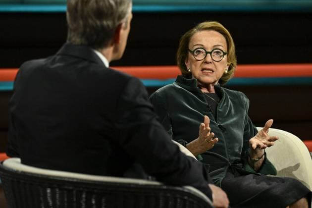 Markus Lanz mit Eva Umlauf 05 26 her Markus Lanz und Eva Umlauf am 14. Mai 2026 in Markus Lanz , ZDF (Aufzeichnung vom 4. Mai 2026) TV Fernsehen Talkshow Talk Show Deutschland deutsch Mann Frau slowakisch-deutsche Psychotherapeutin Kinderärztin Ärztin KZ-Überlebende Italien italienisch italienischer italienisch-deutscher Moderator Fotografie Fotograf Journalist Journalismus Autor german slovakian female physician doctor psychotherapist journalism german-italian presenter host photographer author quer halb sitzend zuhörend sprechend gestikulierend