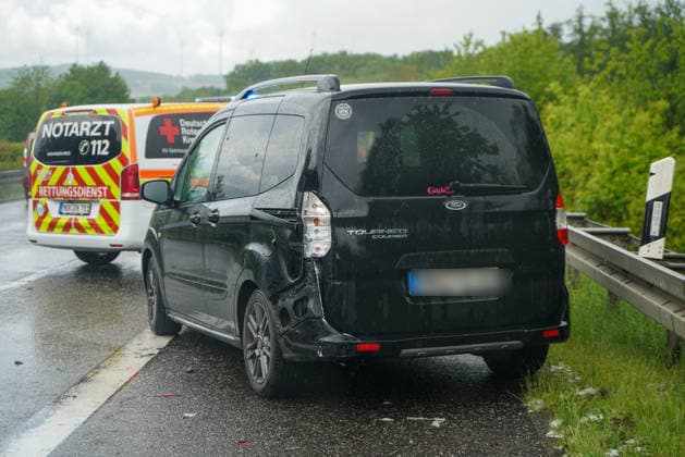 Verkehrsunfall mit mehreren Fahrzeugen Schlüchtern A66 Fulda Richtung Frankfurt zwi Hessen Deutschland