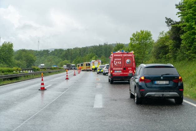 Verkehrsunfall mit mehreren Fahrzeugen Schlüchtern A66 Fulda Richtung Frankfurt zwi Hessen Deutschland