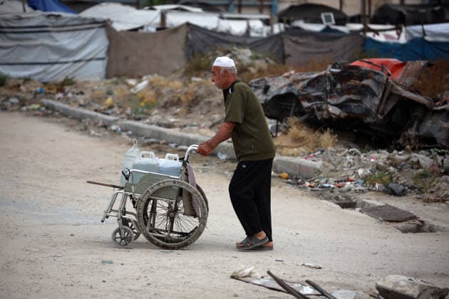 Marathon For Palestinian Orphaned Children On The 78th Anniversary Of The Nakba A displaced Palestinian man pushes a wheelchair carrying water containers while Palestinian children participate in a marathon marking the 78th anniversary of the Nakba in Gaza City, on May 15, 2026. Gaza Palestine  Copyright: xMajdixFathix originalFilename: fathi-notitle260515_npCvu