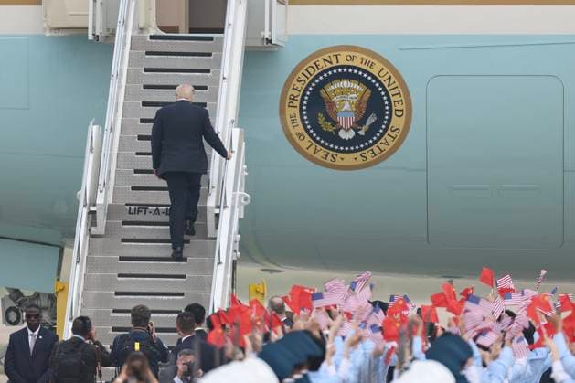 BEIJING, CHINA - MAY 15: U.S. President Donald Trump boards Air Force One before his departure from Beijing Capital International Airport on May 15, 2026 in Beijing, China. U.S. President Donald Trump leaves Beijing on May 15, 2026, concluding his state visit to China.  Copyright: xChinaxNewsxServicex 111641691686