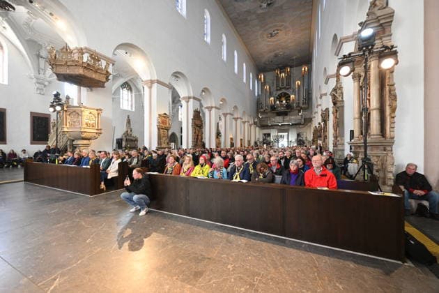 Zentraler Oekumenischer Gottesdienst im Dom St. Kilian auf dem Katholikentag in Wuerzburg (Foto vom 15.05.2026). Bis Sonntag werden beim 104. Deutschen Katholikentag unter dem biblischen Leitwort Hab Mut, steh auf! mehrere zehntausend Teilnehmende zu insgesamt 900 Veranstaltungen erwartet. Das Treffen soll angesichts von Krieg, Klimawandel, sozialer Spaltung sowie Vertrauenskrisen in Politik und Kirche dazu ermutigen, nach Wegen fuer die Zukunft zu suchen. (Siehe epd-Meldung vom 15.05.2026) EDITORIAL USE ONLY