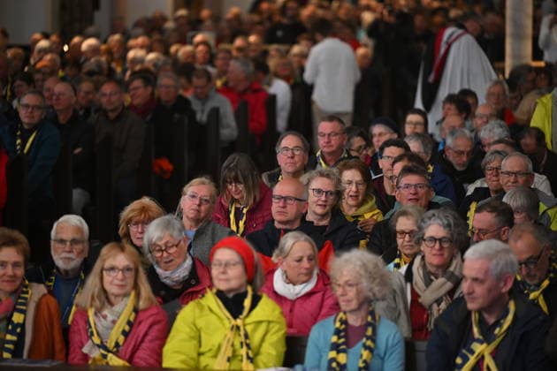 Zentraler Oekumenischer Gottesdienst im Dom St. Kilian auf dem Katholikentag in Wuerzburg (Foto vom 15.05.2026). Bis Sonntag werden beim 104. Deutschen Katholikentag unter dem biblischen Leitwort Hab Mut, steh auf! mehrere zehntausend Teilnehmende zu insgesamt 900 Veranstaltungen erwartet. Das Treffen soll angesichts von Krieg, Klimawandel, sozialer Spaltung sowie Vertrauenskrisen in Politik und Kirche dazu ermutigen, nach Wegen fuer die Zukunft zu suchen. (Siehe epd-Meldung vom 15.05.2026) EDITORIAL USE ONLY