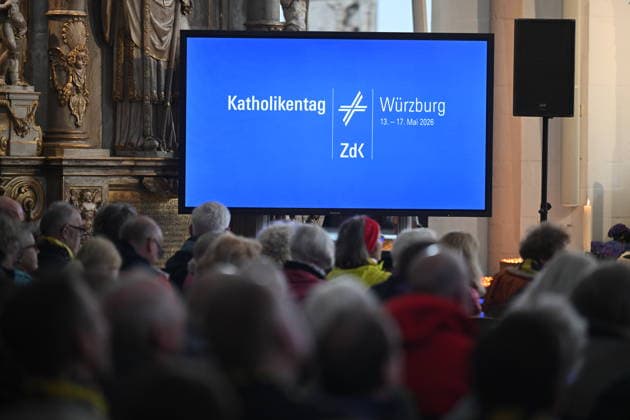 Zentraler Oekumenischer Gottesdienst im Dom St. Kilian auf dem Katholikentag in Wuerzburg (Foto vom 15.05.2026). Bis Sonntag werden beim 104. Deutschen Katholikentag unter dem biblischen Leitwort Hab Mut, steh auf! mehrere zehntausend Teilnehmende zu insgesamt 900 Veranstaltungen erwartet. Das Treffen soll angesichts von Krieg, Klimawandel, sozialer Spaltung sowie Vertrauenskrisen in Politik und Kirche dazu ermutigen, nach Wegen fuer die Zukunft zu suchen. (Siehe epd-Meldung vom 15.05.2026) EDITORIAL USE ONLY