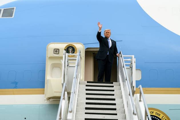 May 15, 2026, Beijing, China: U.S. President DONALD TRUMP waves from Air Force One as he departs Beijing, concluding his visit to China. Beijing China - ZUMAz03_ 20260515_int_z03_592 Copyright: xWhitexHousexPressxOfficex