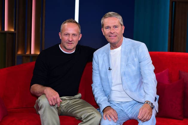 Entertainment Bilder des Tages Maximilian Brueckner zu Gast bei Moderator Hinnerk Baumgarten in der Sendung DAS Rote Sofa! (NDR) am 15.05.2026 in Hamburg Maximilian Brueckner and Hinnerk Baumgarten during the Das Rote Sofa tv show at NDR Studios on May 15, 2026 in Hamburg, Germany Maximilian Brueckner zu Gast in der Sednung DAS Rote Sofa (NDR) in Hamburg