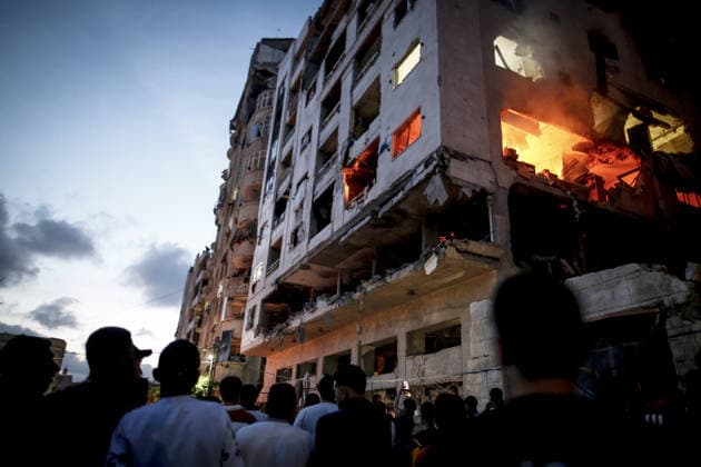 Israel continues to attack Gaza despite ceasefire GAZA CITY, GAZA, PALESTINE - MAY 15: A fire breaks out at the apartment targeted by an Israeli attack at Rimal neigborhood in Gaza City, Gaza, Palestine on May 15, 2026. Saeed M. M. T. Jaras Anadolu Gaza City Gaza. Editorial use only. Please get in touch for any other usage.  Copyright: x2026xAnadoluxSaeedxM.xM.xT.xJarasx