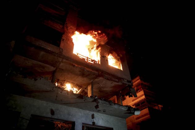 Israel continues to attack Gaza despite ceasefire GAZA CITY, GAZA, PALESTINE - MAY 15: A fire breaks out at the apartment targeted by an Israeli attack at Rimal neigborhood in Gaza City, Gaza, Palestine on May 15, 2026. Saeed M. M. T. Jaras Anadolu Gaza City Gaza. Editorial use only. Please get in touch for any other usage.  Copyright: x2026xAnadoluxSaeedxM.xM.xT.xJarasx