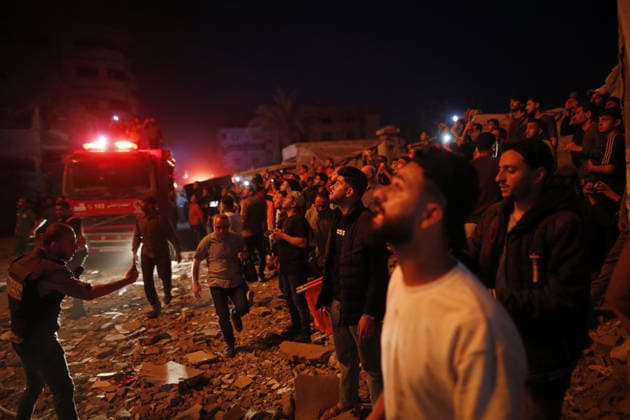 Israel continues to attack Gaza despite ceasefire GAZA CITY, GAZA, PALESTINE - MAY 15: A fire breaks out at the apartment targeted by an Israeli attack at Rimal neigborhood in Gaza City, Gaza, Palestine on May 15, 2026. Saeed M. M. T. Jaras Anadolu Gaza City Gaza. Editorial use only. Please get in touch for any other usage.  Copyright: x2026xAnadoluxSaeedxM.xM.xT.xJarasx